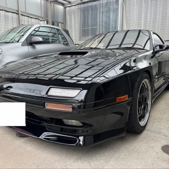 黒いマツダ サバンナRX-7