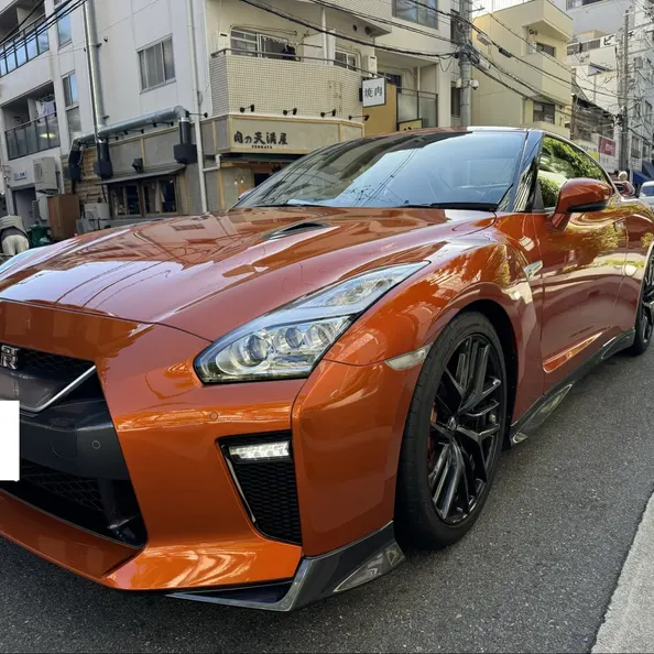 オレンジの日産GT-R R35