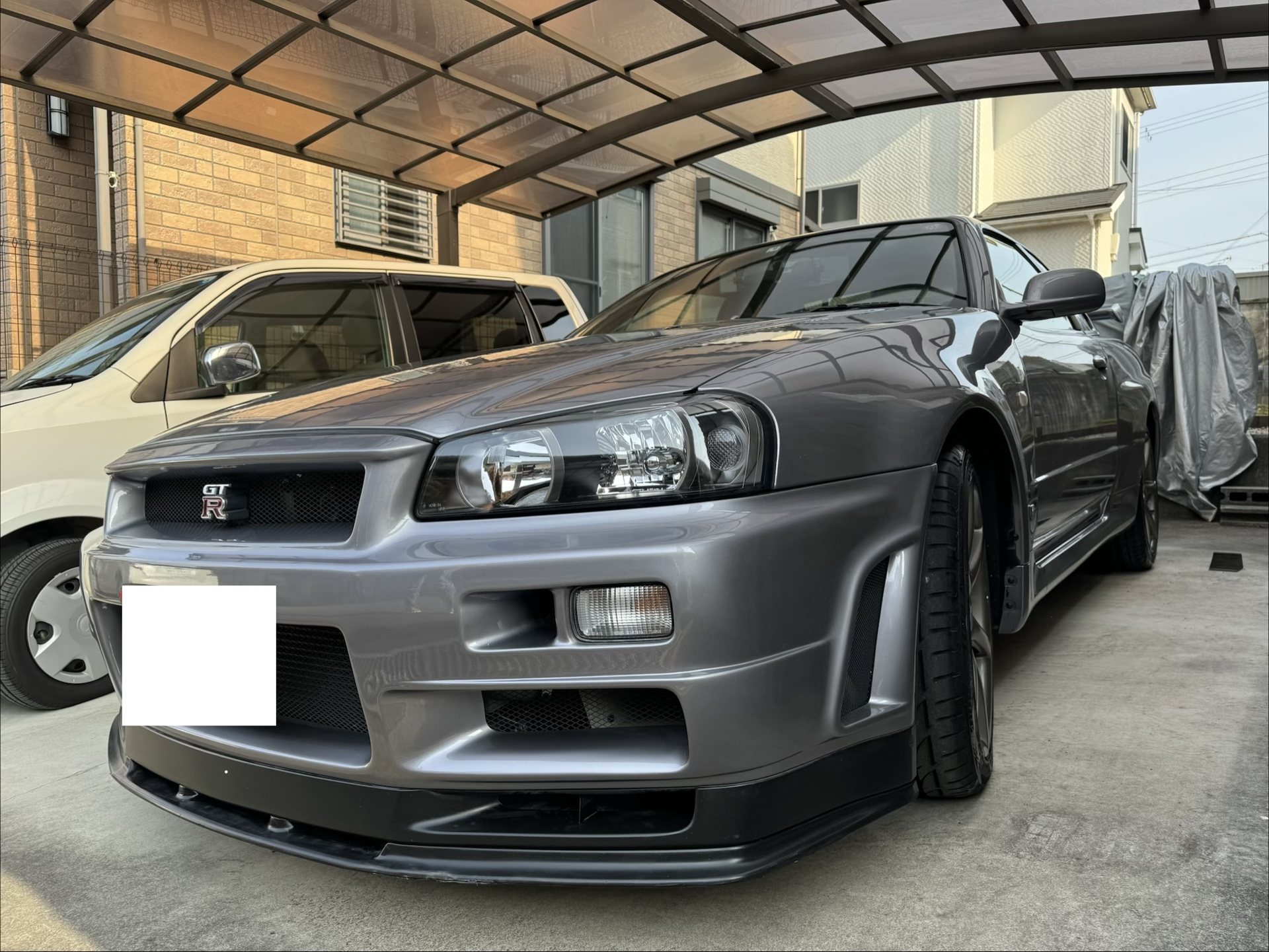 グレーの日産スカイラインGT-R Vスペック2